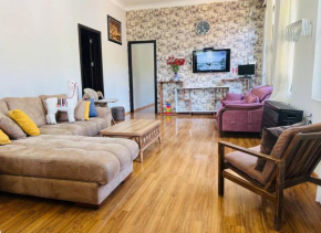 8 mountains Cottage near Chakvi